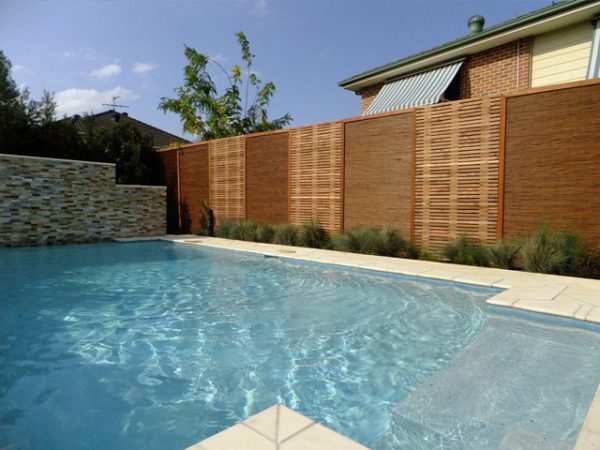Boundary Pool Fence - Natural Materials That Meet Requirements