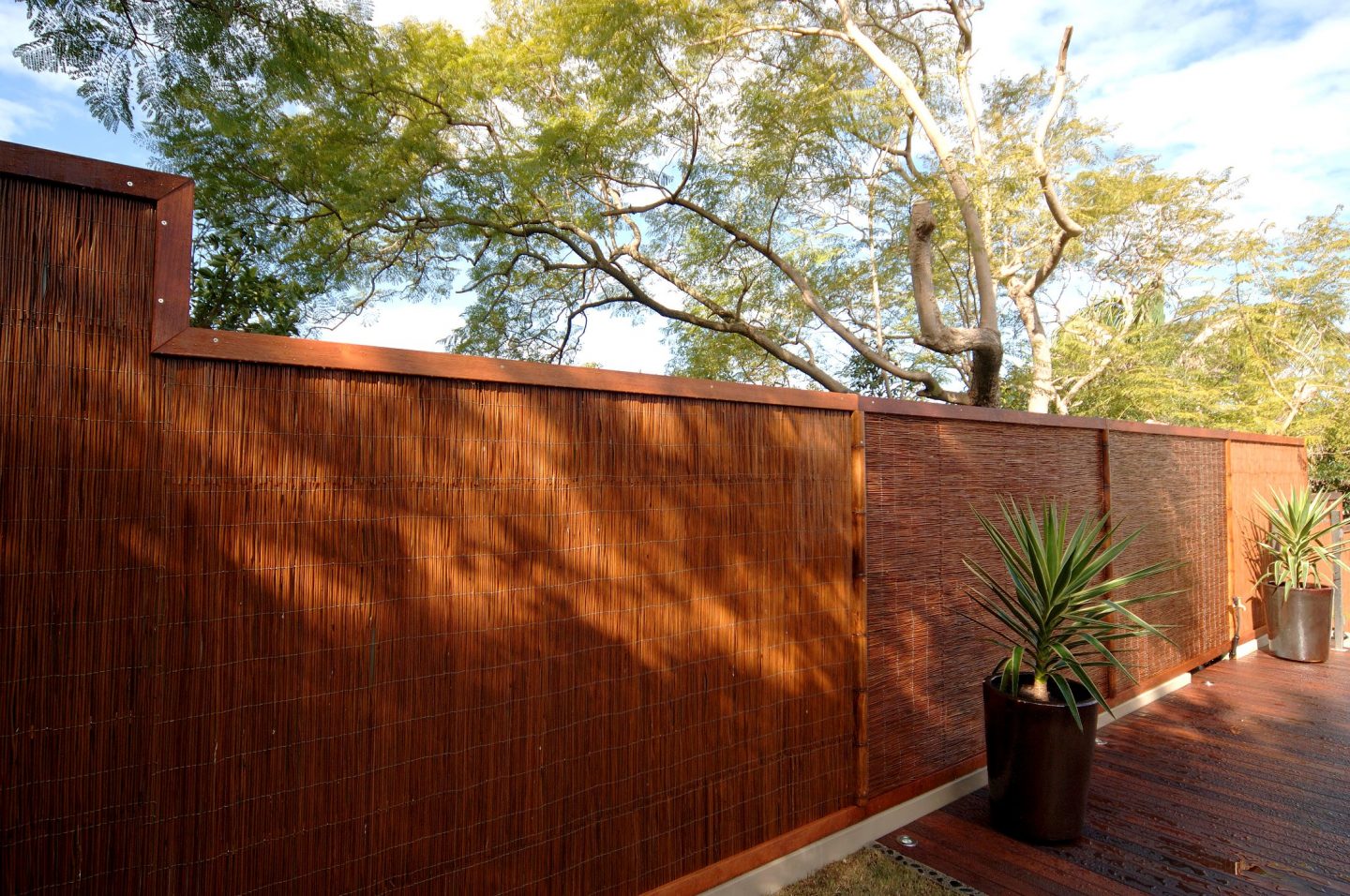 Elegant Boundary Fence Made Of High Quality Natureed - Natural and Durable