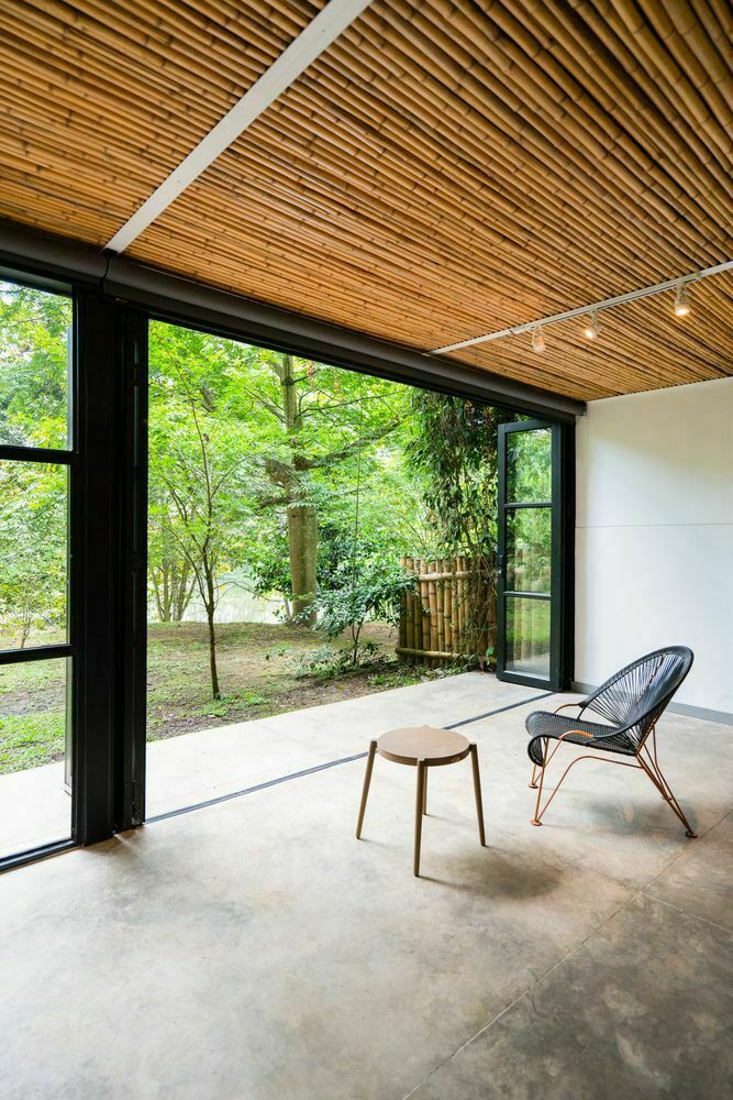 LAKE HOUSE | COLOMBIA
esa Arquitectura | Ceiling Design | Architecture | Interior Design | Bamboo Rods and Poles | Living Room Design | Garden Connection  | biophilic design | biophilia for mental health